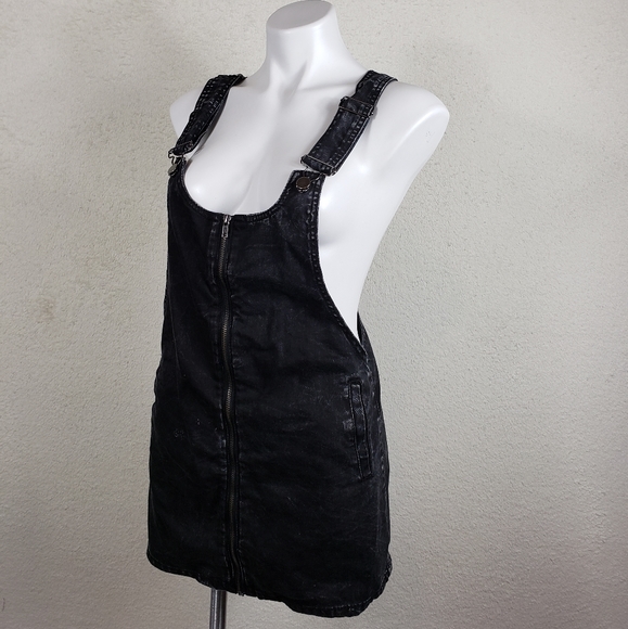 Forever 21 Dresses & Skirts - Forever 21 black overall dress size small